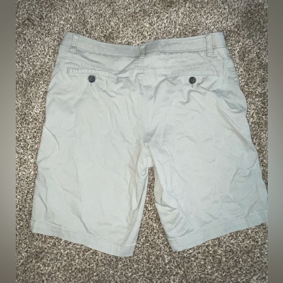 🩵Urban pipeline size 33 men’s shorts light gray - Picture 2 of 3